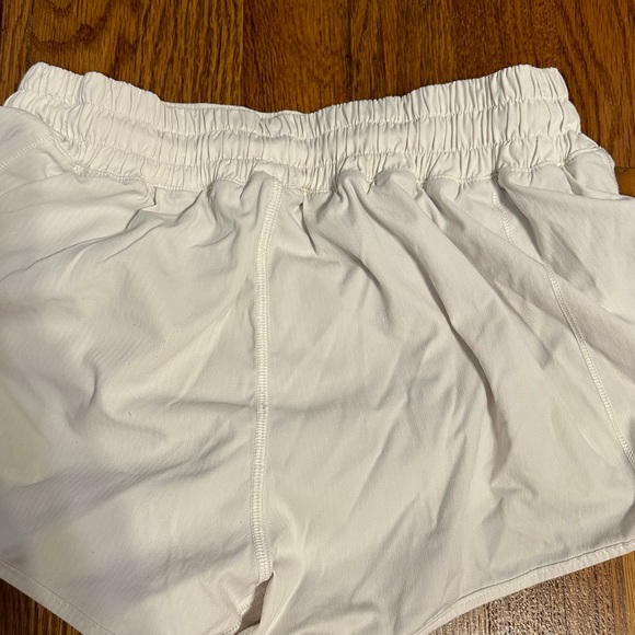 COPY - LULULEMON size 6 hotty hots shorts 2.5” white - Picture 4 of 5